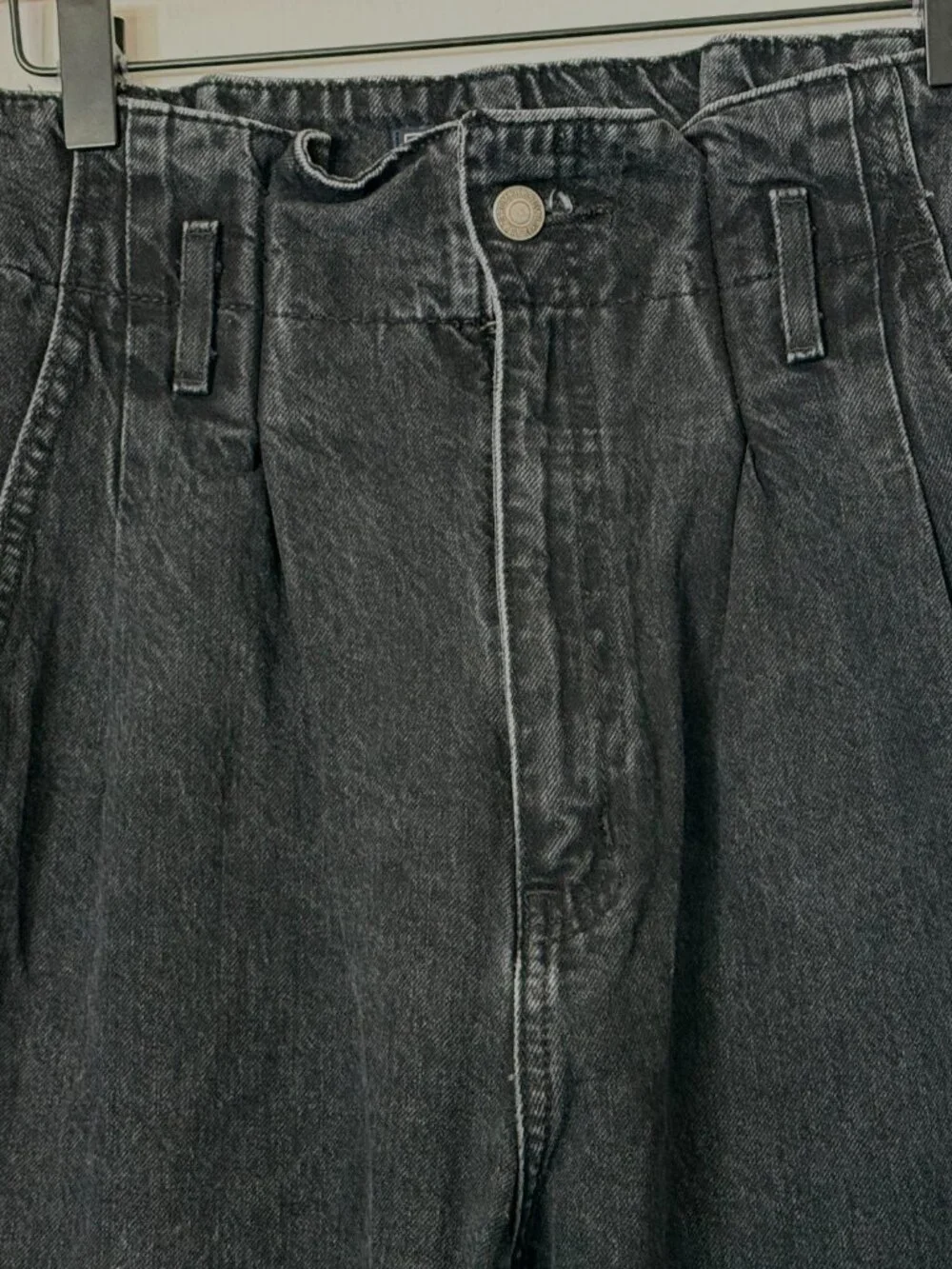 The '80s Mom Jean with Paperbag  Abercrombie & Fitch, Size 4/27 - Picture 7 of 14